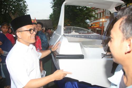 Kapal Cepat Poliwangi Dipamerkan di B-Fest Kapal Cepat Poliwangi Dipamerkan di B-Fest