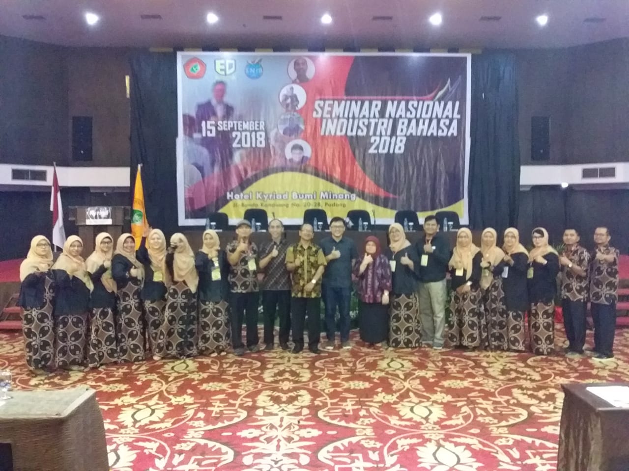 Politeknik Negeri Padang Gelar Seminar Nasional Industri Bahasa Politeknik Negeri Padang Gelar Seminar Nasional Industri Bahasa