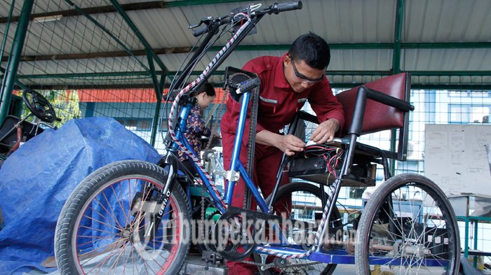 Mahasiswa PCR Berinovasi Membuat Tricycle Bike bagi Penyandang Disabilitas Mahasiswa PCR Berinovasi Membuat Tricycle Bike bagi Penyandang Disabilitas