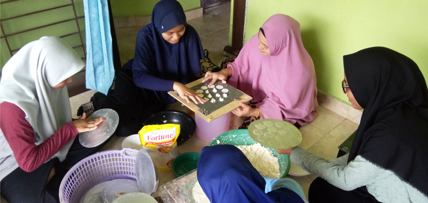 Tingkatkan Kualitas dan Hasil Produksi, Dosen PCR Lakukan PKM Terhadap UKM Kerupuk Opak Tingkatkan Kualitas dan Hasil Produksi, Dosen PCR Lakukan PKM Terhadap UKM Kerupuk Opak