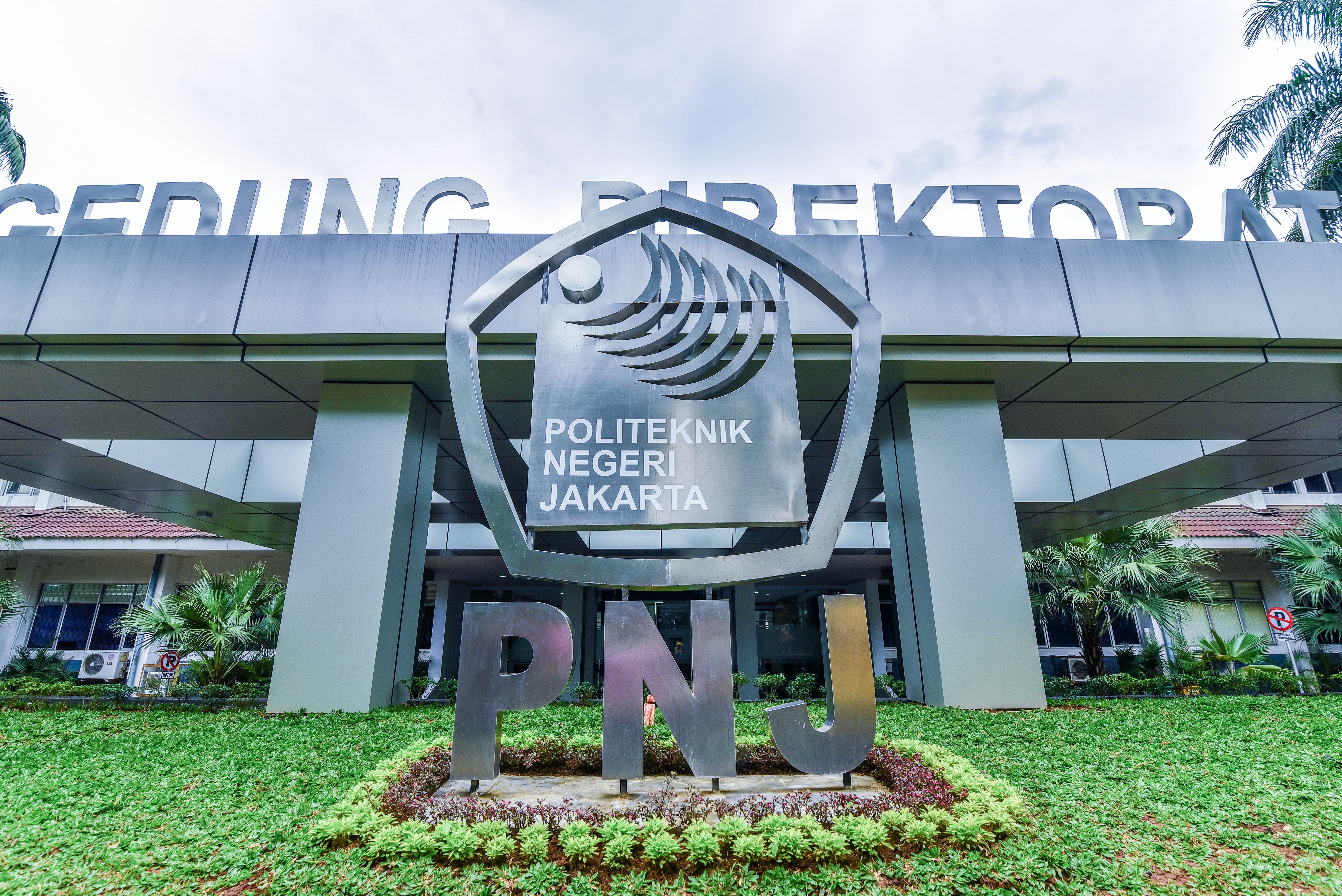 Mahasiswa PNJ Mengadakan Pelatihan Jurnalistik di Sukabumi Mahasiswa PNJ Mengadakan Pelatihan Jurnalistik di Sukabumi