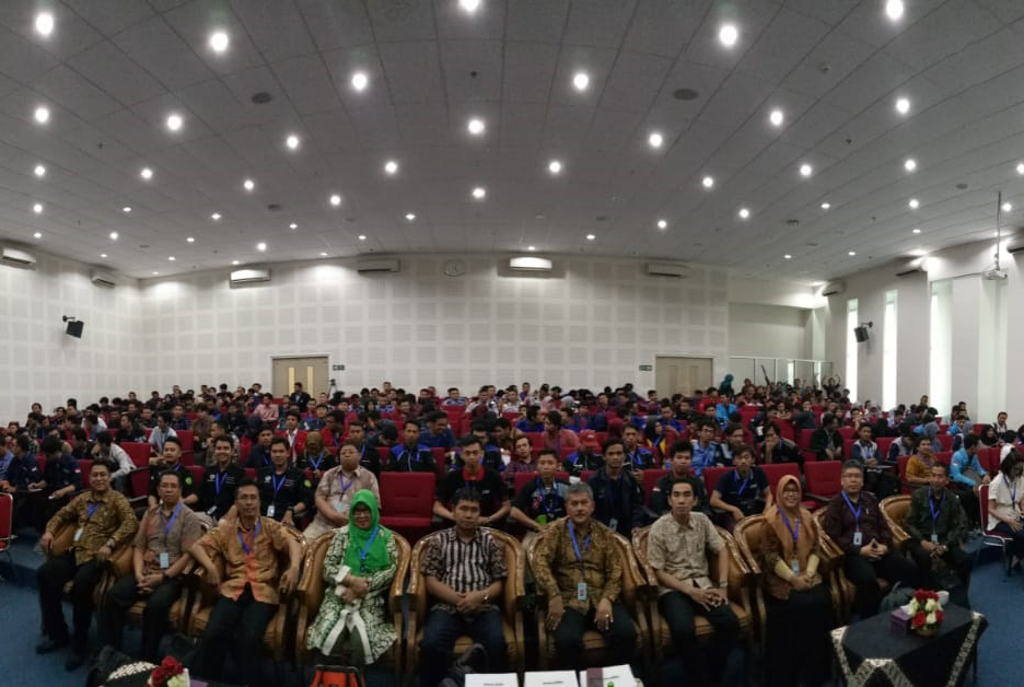 Tim Dirgantara PENS Raih Penghargaan Poster Terbaik Dalam Workshop Komurindo Kombat Tim Dirgantara PENS Raih Penghargaan Poster Terbaik Dalam Workshop Komurindo Kombat