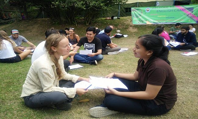Lancar Berbahasa Inggris Melalui English Camp Lancar Berbahasa Inggris Melalui English Camp
