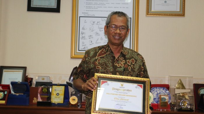 Polines Terima Penghargaan Anugerah Keterbukaan Informasi Badan Publik 2018 Polines Terima Penghargaan Anugerah Keterbukaan Informasi Badan Publik 2018
