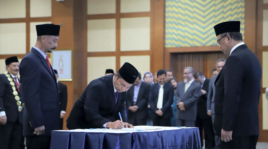 Pelantikan Direktur Baru Poliban 2019-2023 Pelantikan Direktur Baru Poliban 2019-2023